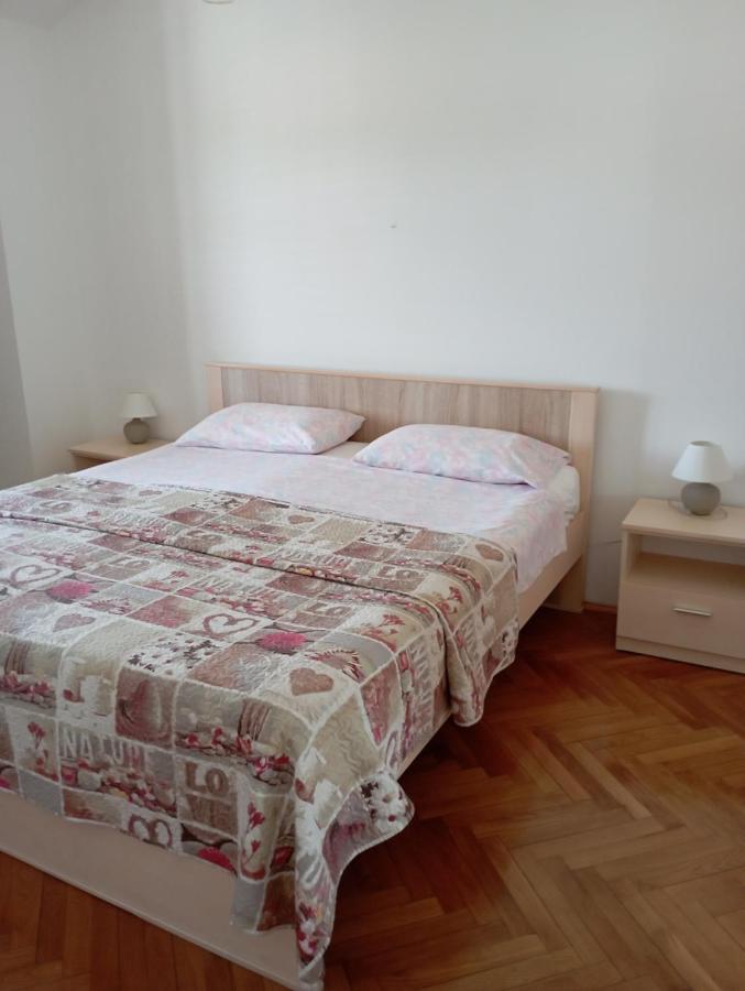 Rooms Ester Cres Bagian luar foto