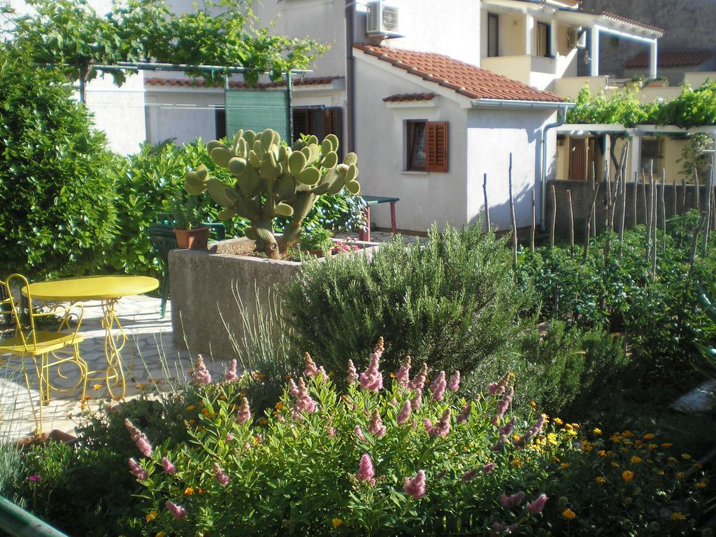 Rooms Ester Cres Bagian luar foto