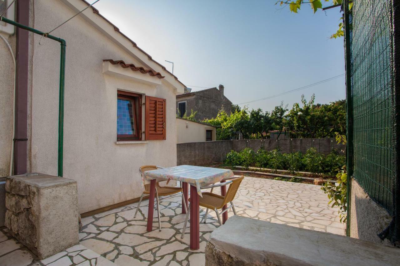 Rooms Ester Cres Bagian luar foto