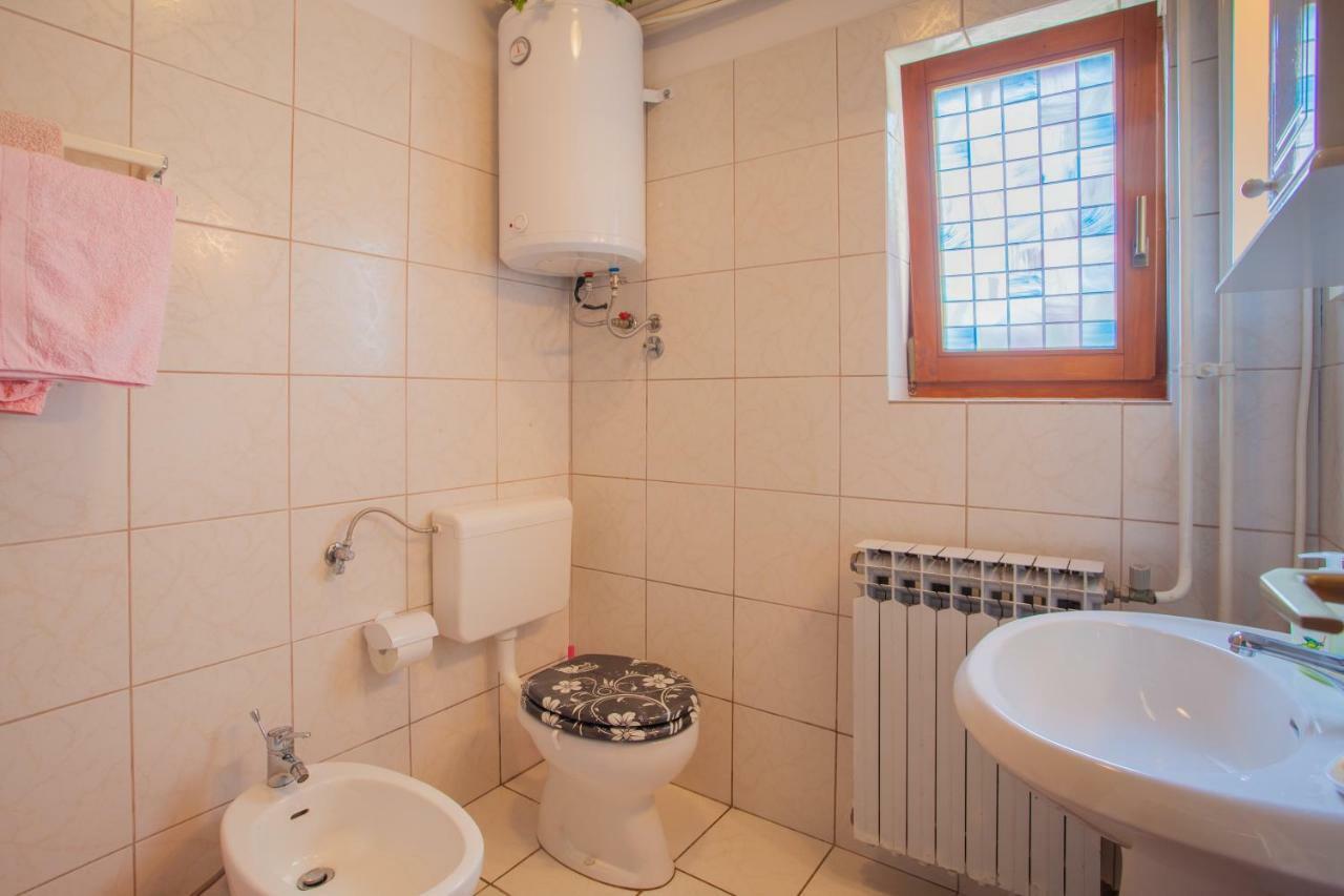 Rooms Ester Cres Bagian luar foto