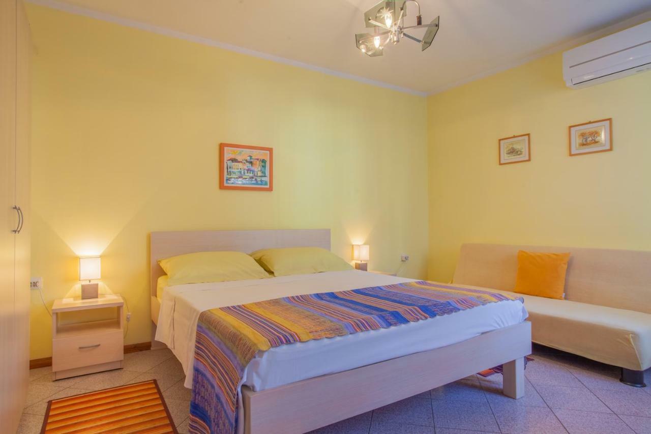 Rooms Ester Cres Bagian luar foto