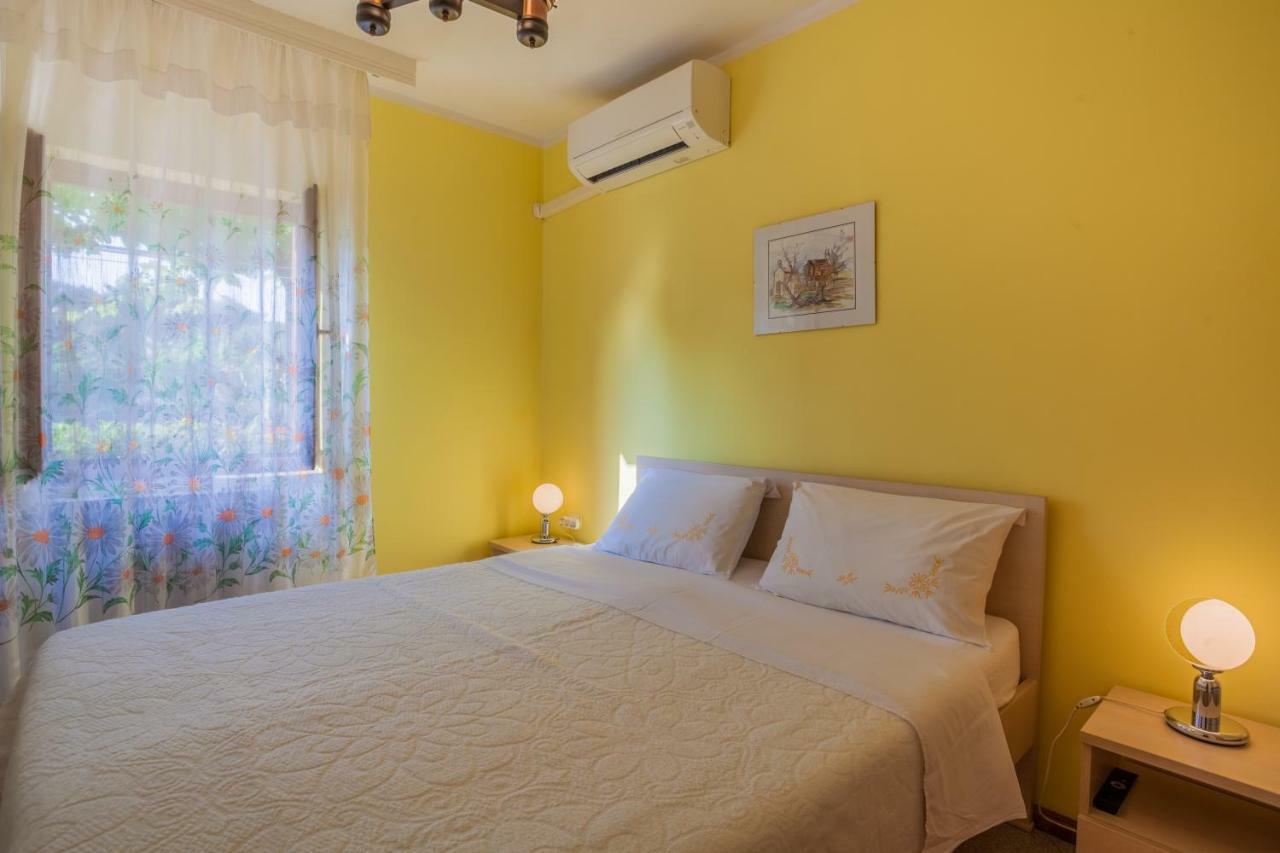 Rooms Ester Cres Bagian luar foto