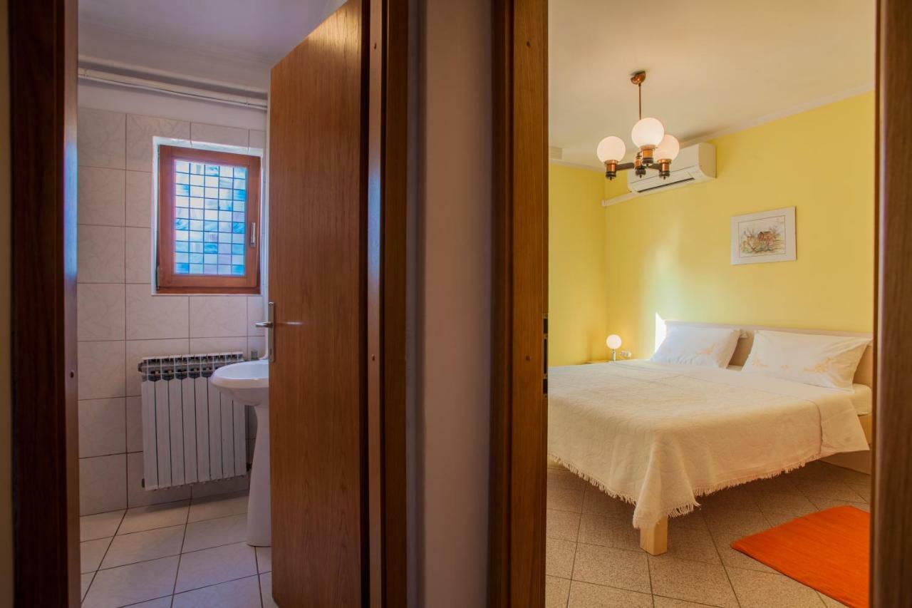 Rooms Ester Cres Bagian luar foto