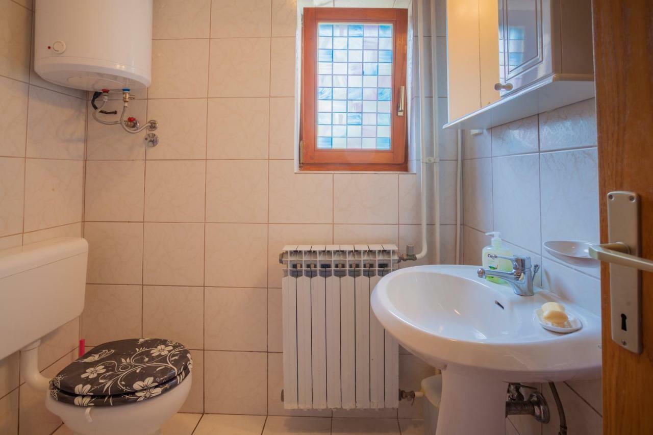 Rooms Ester Cres Bagian luar foto