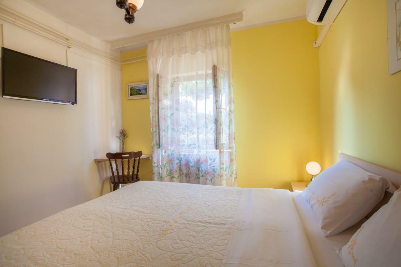 Rooms Ester Cres Bagian luar foto