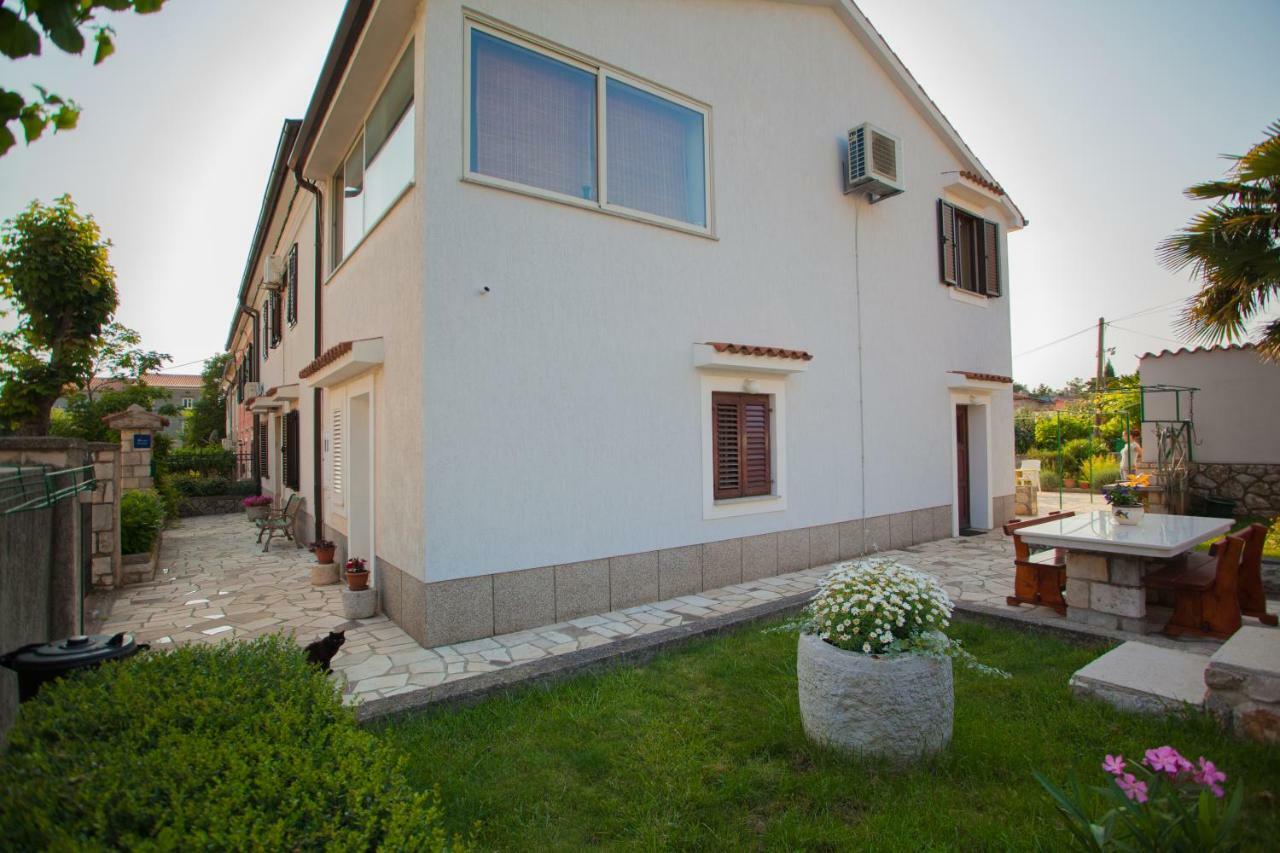 Rooms Ester Cres Bagian luar foto