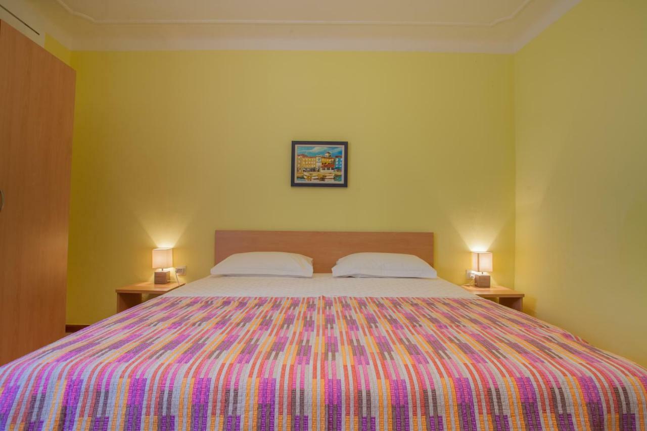 Rooms Ester Cres Bagian luar foto