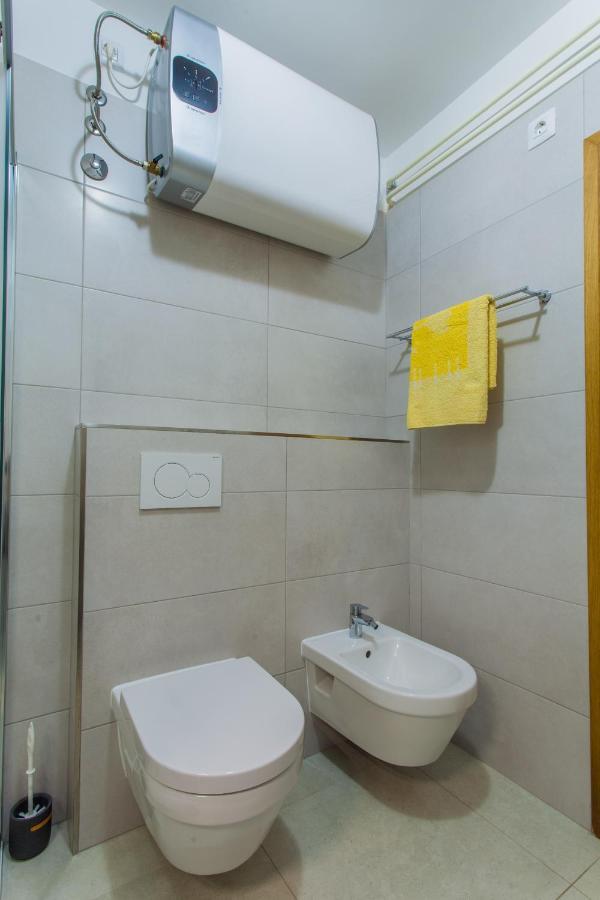 Rooms Ester Cres Bagian luar foto