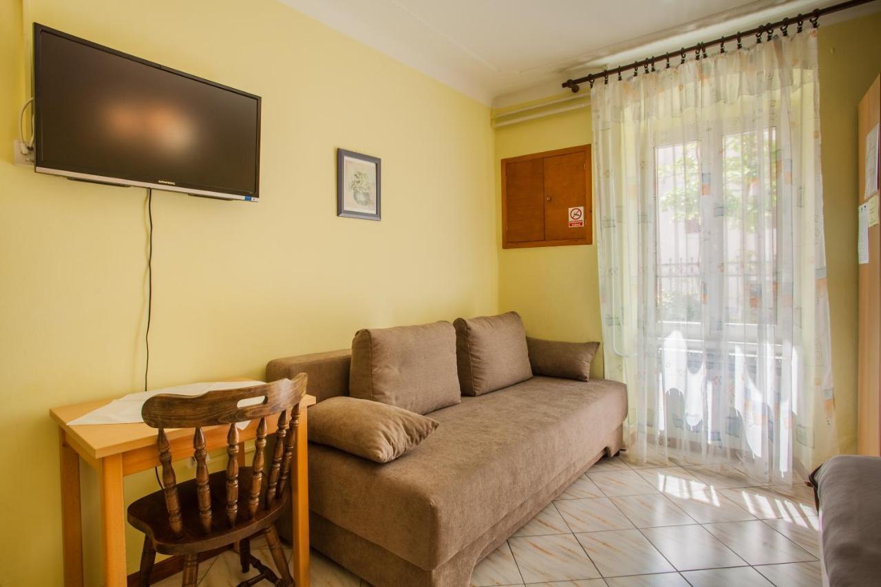 Rooms Ester Cres Bagian luar foto